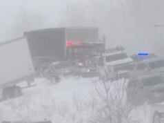 Una violenta tempesta invernale provoca un tamponamento di 100 auto e porta la neve fino al sud della Florida