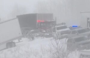 Una violenta tempesta invernale provoca un tamponamento di 100 auto e porta la neve fino al sud della Florida
