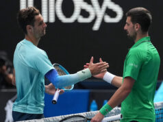 Novak Djokovic avanza alle semifinali dell’Australian Open dopo il ritiro di Musetti per infortunio