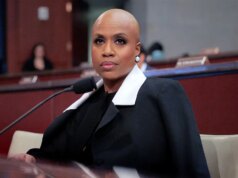 Un membro della squadra definisce l’ICE “razzista” e “canaglia” nell’appello advert abolire l’agenzia