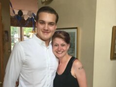 L’uomo aiuta a ispirare gli altri dopo che l’insegnante lo ha incoraggiato a chiedere aiuto