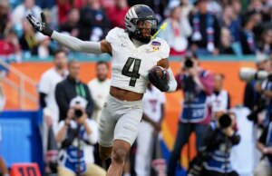 L’Oregon esclude Texas Tech per vincere l’Orange Bowl grazie a un’uscita difensiva dominante