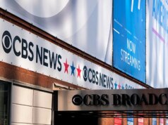 La conduttrice dei Golden Globes, Nikki Glaser, prende in giro CBS Information definendola “il posto migliore per vedere notizie di stronzate”