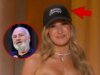 Nikki Glaser indossa il cappello “Spinal Faucet” per tributare Rob Reiner ai Golden Globes