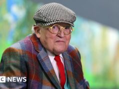David Hockney cube che spostare l’Arazzo di Bayeux nel Regno Unito è una “follia”