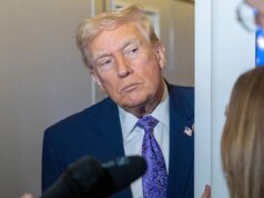 Trump afferma che l’Iran “inizia a” oltrepassare le linee rosse degli Stati Uniti mentre i manifestanti muoiono nella repressione del governo