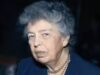 Citazione del giorno di Eleanor Roosevelt: "Le grandi menti discutono le idee; le menti comuni discutono gli eventi; le menti piccole discutono delle persone."