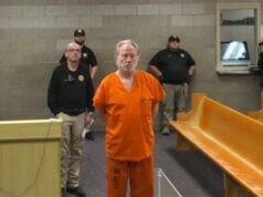 Timothy Busfield appare in tribunale con l’accusa di sesso minorile, sarà trattenuto senza cauzione