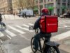DoorDash e Uber Eats mangiano milioni di dollari in mance ai lavoratori delle consegne, afferma New York