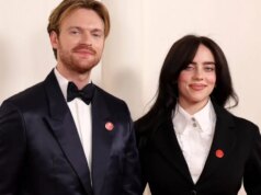 Il fratello di Billie Eilish, Finneas, accusa i conservatori di ipocrisia del Secondo Emendamento dopo l’omicidio di Pretti