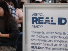 La TSA inizierà advert addebitare ai viaggiatori senza un documento d’identità reale $ 45 a febbraio