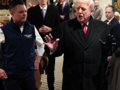 Trump in visita in Iowa per dare il through alla campagna elettorale di medio termine