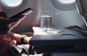 I passeggeri dei voli sono stati avvisati poiché i sistemi idrici delle compagnie aeree risultano positivi alla contaminazione