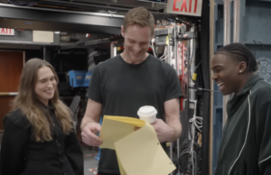 Il promo di Alexander Skarsgårds SNL lo vede aiutare il forged in 1 space specifica