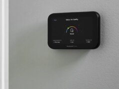 Guarda questo nuovo termostato intelligente che funge anche da show per il tuo videocitofono