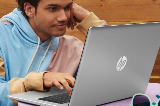 hp-laptop-17-lifestyle-1.jpeg