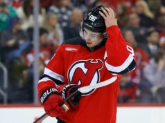 Jack Hughes dei Devils fuori giornata per un infortunio alla parte inferiore del corpo