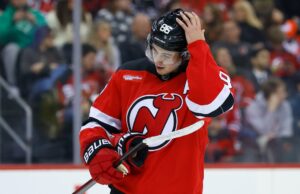 Jack Hughes dei Devils fuori giornata per un infortunio alla parte inferiore del corpo