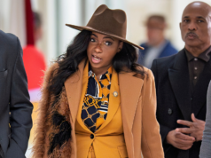 La storia di Jasmine Crockett di giocare la carta della razza inseguendo i critici conservatori e liberali