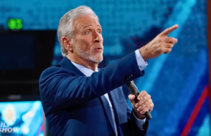 Jon Stewart respinge la richiesta di candidarsi alle elezioni e avverte di non fidarsi delle star televisive come chief politici
