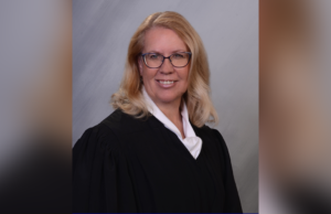 Il giudice del Nevada va in pensione dopo che la corte ha concesso un ordine di protezione all’avvocato accusata di stalking