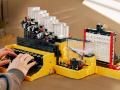 Questa meravigliosa macchina da scrivere Lego fai da te fa ciò che Lego non può fare