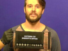 L’ex star Disney Matt Prokop visto in una foto segnaletica dopo l’arresto in Texas con l’accusa di pornografia childish