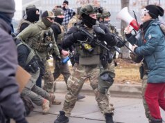 La sinistra cerca martiri per alimentare la rivolta anti-Trump mentre le operazioni di rafforzamento dell’ICE si intensificano a livello nazionale