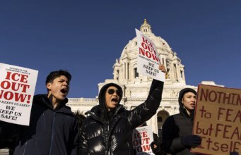 La scuola constitution del Minnesota, finanziata dai contribuenti, interrompe l’apprendimento in presenza durante le incursioni dell’ICE