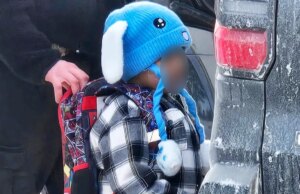 La Casa Bianca e il DHS respingono le affermazioni che l’ICE ha preso di mira una bambina di 5 anni in Minnesota, affermando che il bambino è stato “abbandonato”