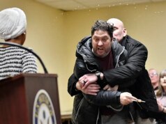 Il giudice ordina a Ilhan Omar di rimanere in custodia in attesa del processo