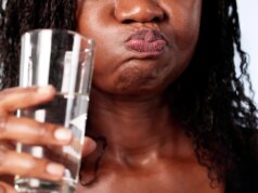 Smettere di risciacquare dopo aver lavato i denti. Ecco perché