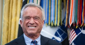 RFK Jr. cube a Joe Rogan che sta per liberare 14 peptidi vietati