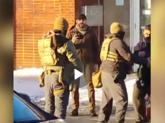 Cosa dicono i funzionari di Trump e cosa mostrano i video sull’omicidio di Alex Pretti