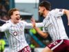 Gli Hearts, formati da dieci giocatori, riescono a battere Dundee e mantenere il comando della Premiership