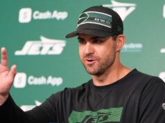 Rapporti: coordinatore offensivo dei jets fireplace Tanner Engstrand