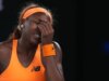 Coco Gauff spacca il racket dopo la sconfitta agli Australian Open