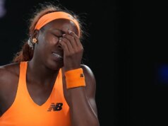 Coco Gauff spacca il racket dopo la sconfitta agli Australian Open