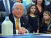 Il latte intero torna nelle mense scolastiche dopo che Trump firma la legge mentre gli esperti ne pubblicizzano i benefici