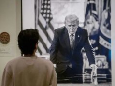 Smithsonian sostituisce la visualizzazione dei ritratti di Trump, elimina i riferimenti al 6 gennaio e all’impeachment dal testo di accompagnamento