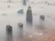 Allarme nebbia negli Emirati Arabi Uniti: le autorità avvertono di visibilità estremamente bassa a Dubai e nelle aree costiere