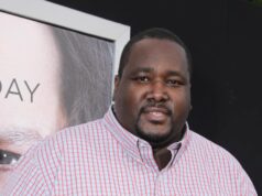 La star di “Blind Facet” Quinton Aaron rimane in supporto vitale, ma secondo quanto riferito la salute sta migliorando