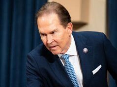 Il rappresentante repubblicano della Florida Vern Buchanan si ritirerà, aggiungendosi all’ondata di uscite dalla Digital camera