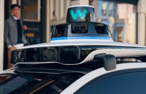 Un robotaxi Waymo ha investito un giovane pedone vicino a una scuola, avviando un’indagine