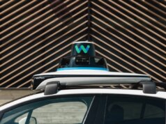 Il divario di prezzo tra Waymo e Uber si sta riducendo