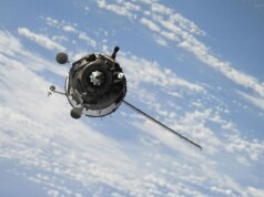 Gli scienziati avvertono che la crescente costellazione di satelliti potrebbe innescare il collasso orbitale