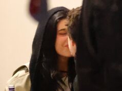 Kylie Jenner e Timothee Chalamet si godono una cena a base di pizza piena di PDA mentre chiudono il ristorante per un appuntamento tranquillo