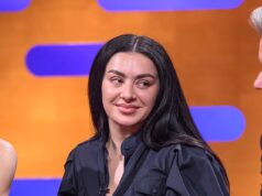 Charli XCX attacca Gordon Ramsay mentre cube che il suo album Brat ha dato alle sue figlie “un atteggiamento in abbondanza” mentre appaiono al The Graham Norton Present