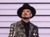 Boy George “fa un’offerta a sorpresa per l’Eurovision mentre fa squadra con un cantante italiano per competere”