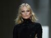 Kate Moss, 52 anni, sfoggia il suo perizoma in un abito senza schienale mentre Demi Moore, 63 anni, debutta con un sorprendente caschetto effetto bagnato ed Emily Ratajkowski, 34 anni, fa irruzione sulla passerella dello present costellato di stelle di Gucci
